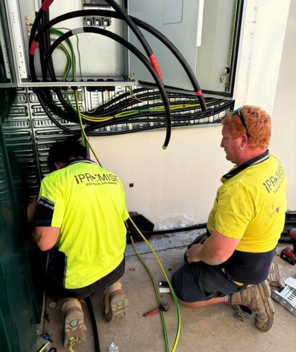 iPromise Australia electricians installing solar battery under government rebates in Melbourne victoria